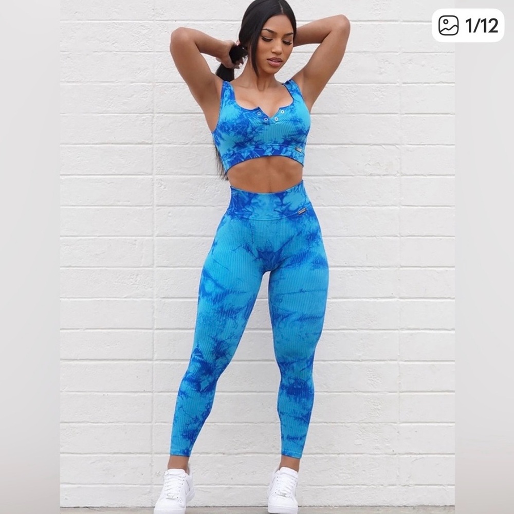 NWT Bombshell Sportswear Seamless Set Snap Bra & Leggings Blue Size Medium